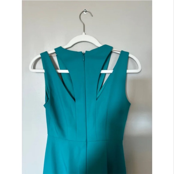 BCBG MAXAZRIA Beautiful teal gown - Picture 11 of 16
